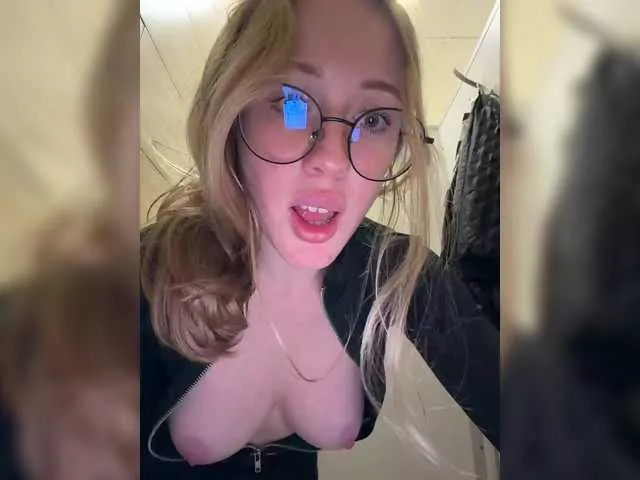 Live sex webcam photo for Likachkaa #292411224