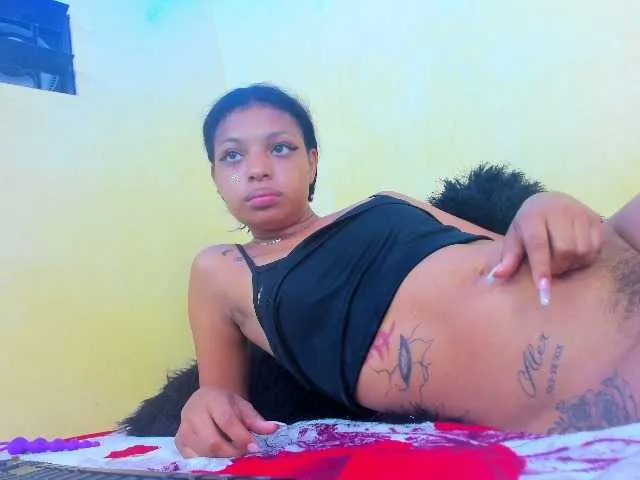 Live sex webcam photo for LilSwallow #273079903