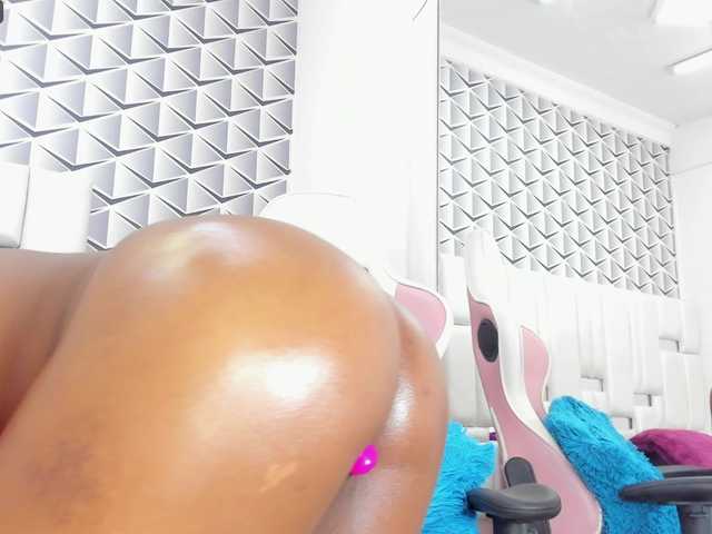 Live sex webcam photo for LilaFachinni #275904744