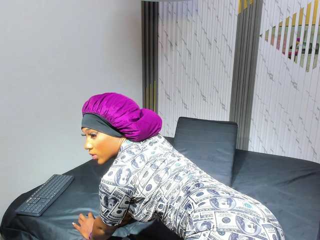 Live sex webcam photo for LilaFachinni #277691270