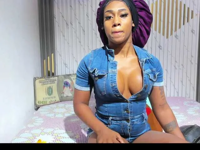 Live sex webcam photo for LilaFachinni #277736421