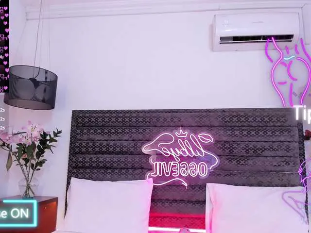 Live sex webcam photo for Lilbye066evil #291536764