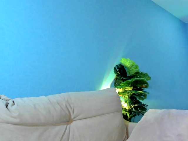 Live sex webcam photo for Lili-Ni #276353937