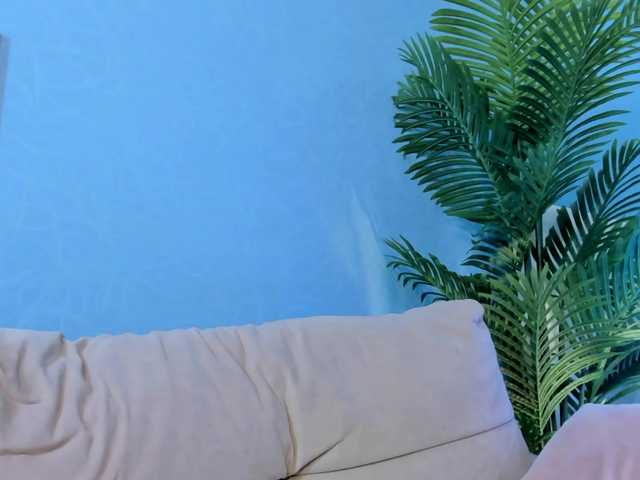 Live sex webcam photo for Lili-Ni #276987178