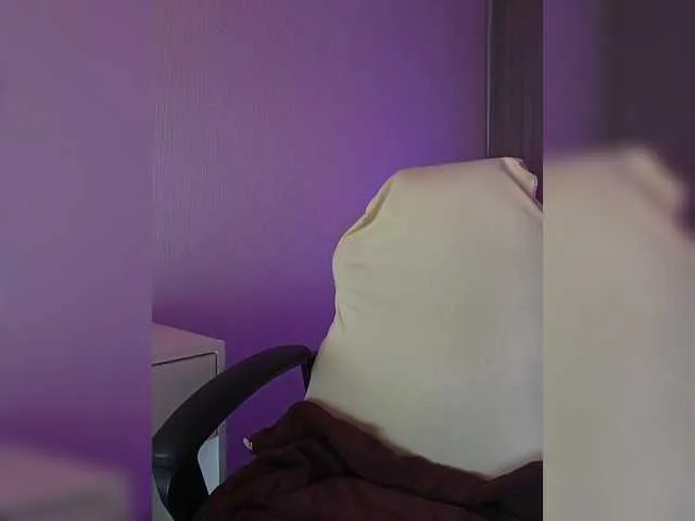 Live sex webcam photo for Lili-asian #292348072