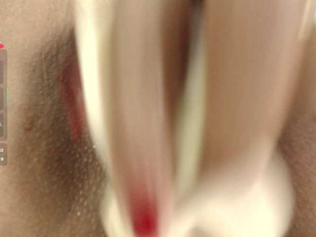 Live sex webcam photo for Lili-hung1 #292081679