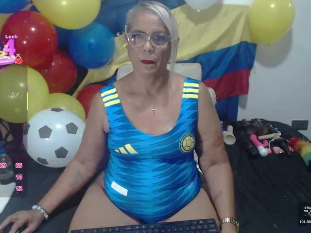 Live sex webcam photo for Lili-hung1 #293779166
