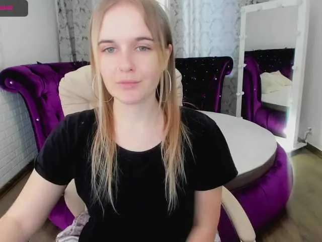 Live sex webcam photo for LiliLamour #272095649