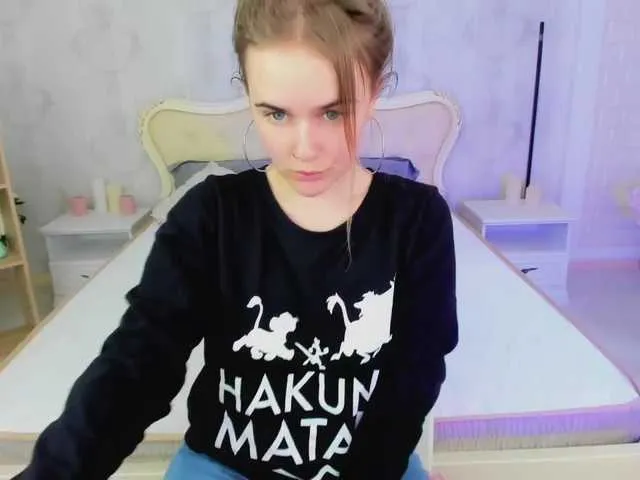 Live sex webcam photo for LiliLamour #272132922