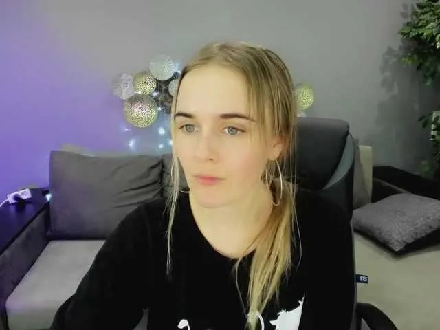 Live sex webcam photo for LiliLamour #272136286