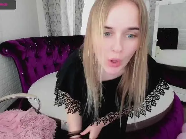 Live sex webcam photo for LiliLamour #272174700