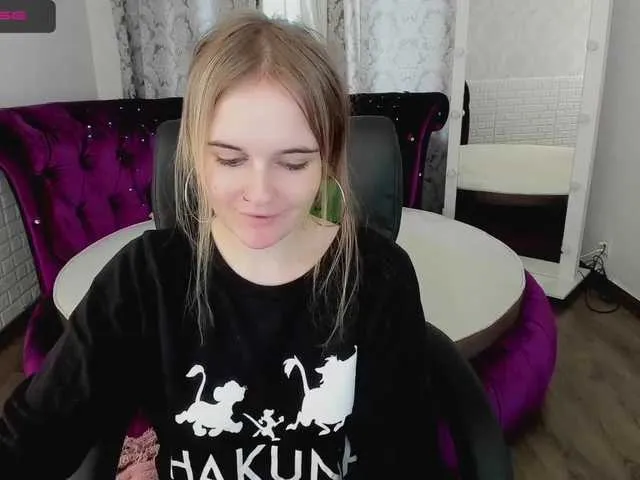 Live sex webcam photo for LiliLamour #272280503