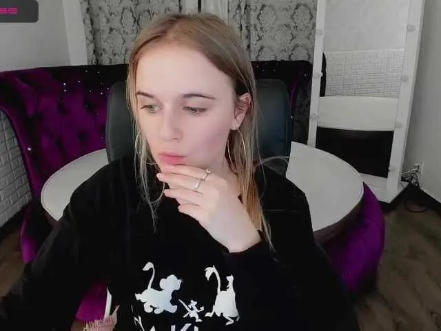 Live sex webcam photo for LiliLamour #272283716