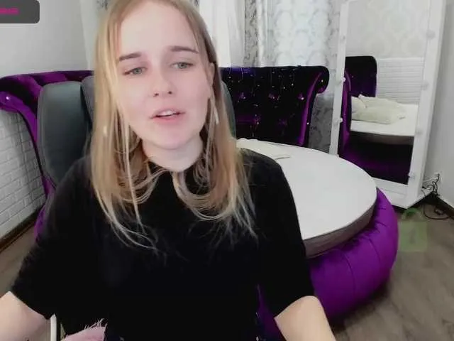 Live sex webcam photo for LiliLamour #272306318