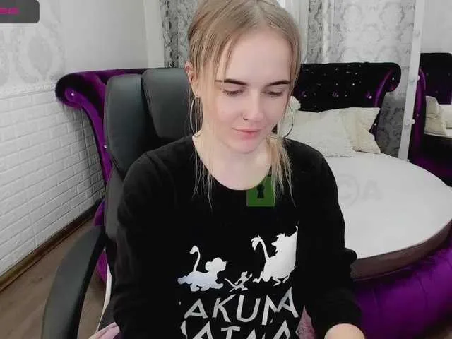 Live sex webcam photo for LiliLamour #272316500
