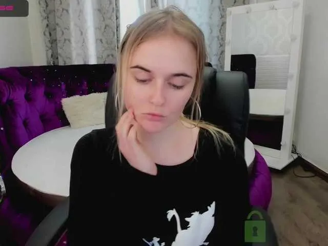 Live sex webcam photo for LiliLamour #272343363