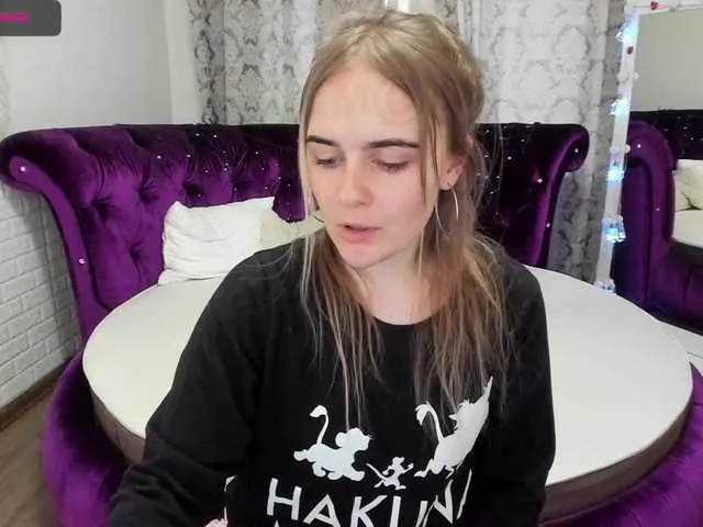 Live sex webcam photo for LiliLamour #272463441
