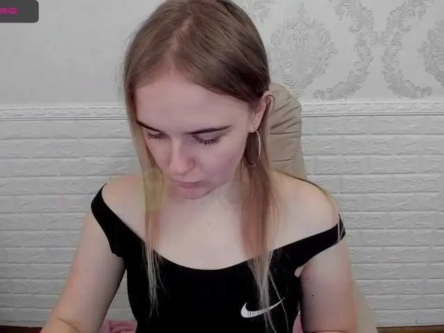 Live sex webcam photo for LiliLamour #272489205