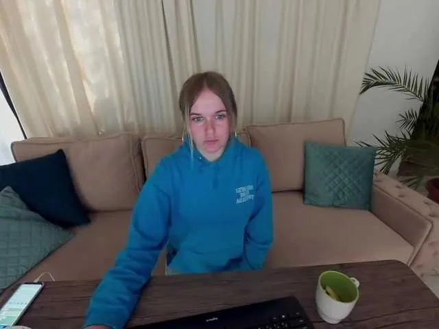 Live sex webcam photo for LiliLamour #273269200