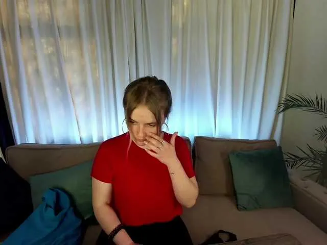 Live sex webcam photo for LiliLamour #273335599