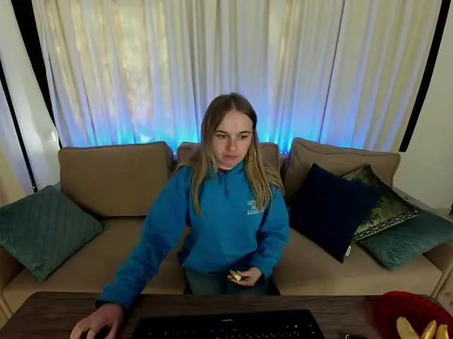 Live sex webcam photo for LiliLamour #273470519