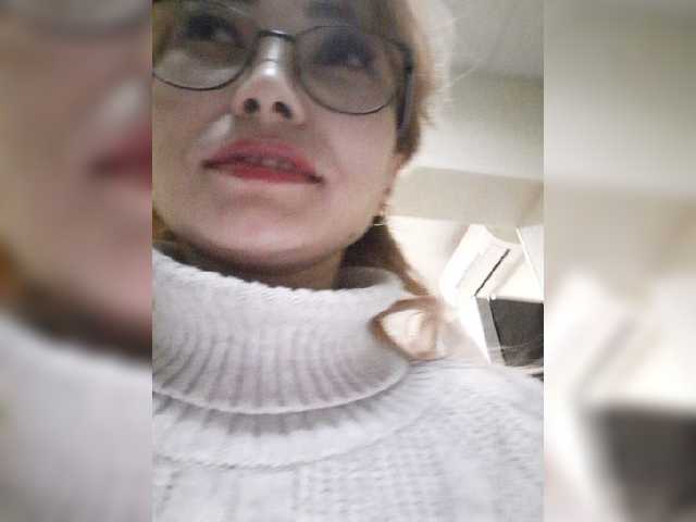 Live sex webcam photo for LiliToli1 #287998150