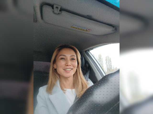 Live sex webcam photo for LiliToli1 #287998156