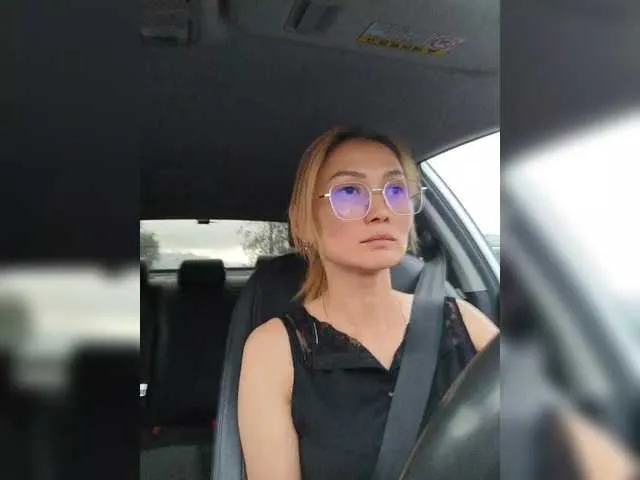 Live sex webcam photo for LiliToli1 #291588635