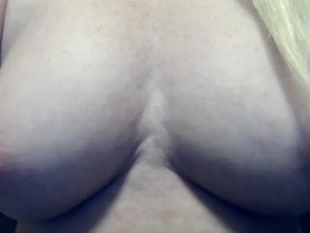 Live sex webcam photo for Lilia103 #292113146