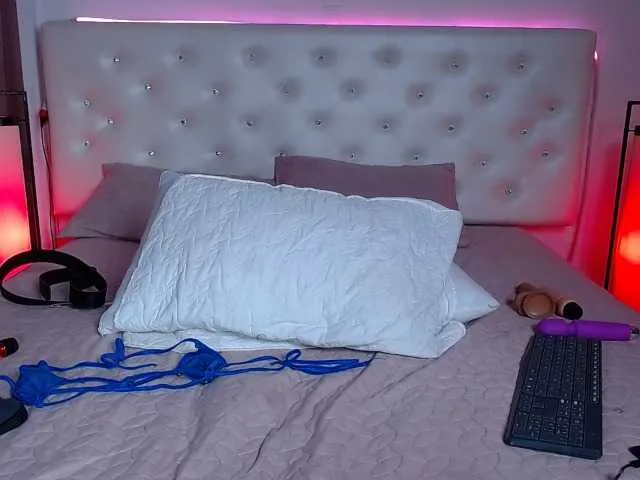 Live sex webcam photo for LilianSuarezX #272704473
