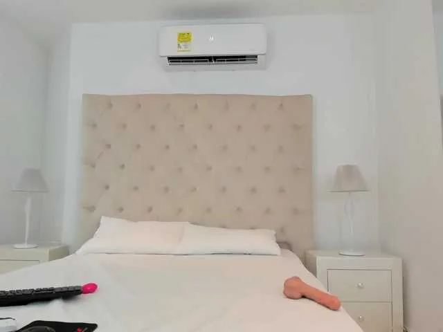 Live sex webcam photo for Lilibeth-666 #272559664