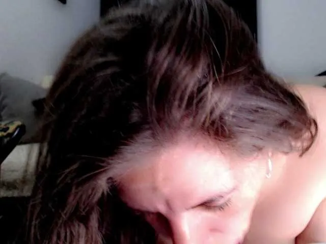 Live sex webcam photo for Liligold2 #272533276