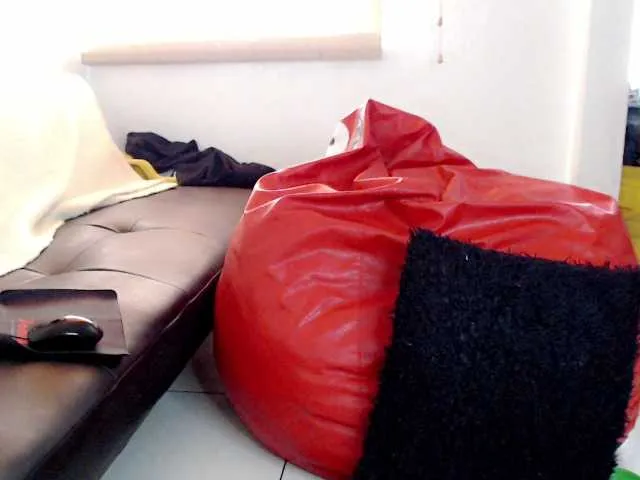 Live sex webcam photo for Liligold2 #273235208