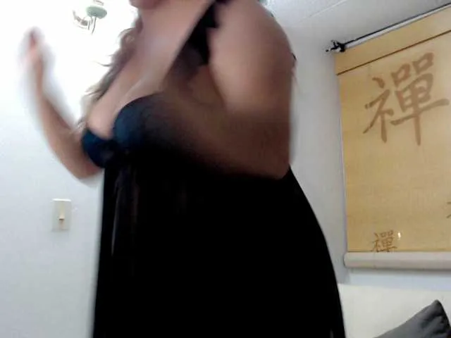 Live sex webcam photo for Liligold2 #273478774