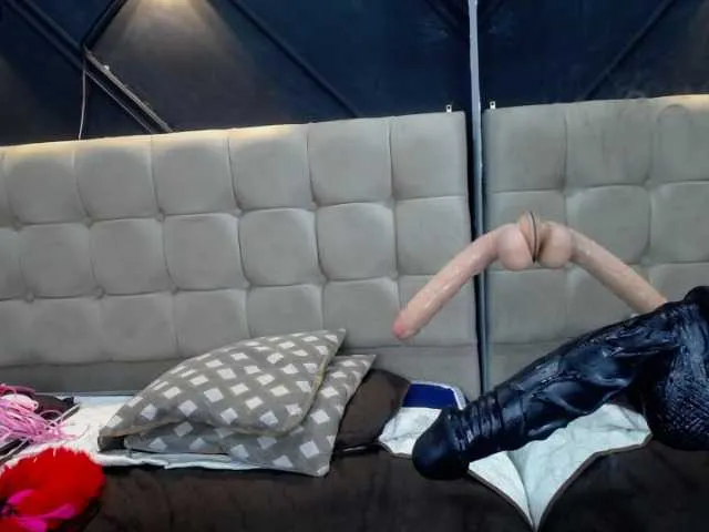 Live sex webcam photo for Liliianhot #272590819
