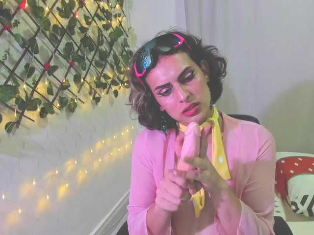 Live sex webcam photo for Lilith-669 #275686455