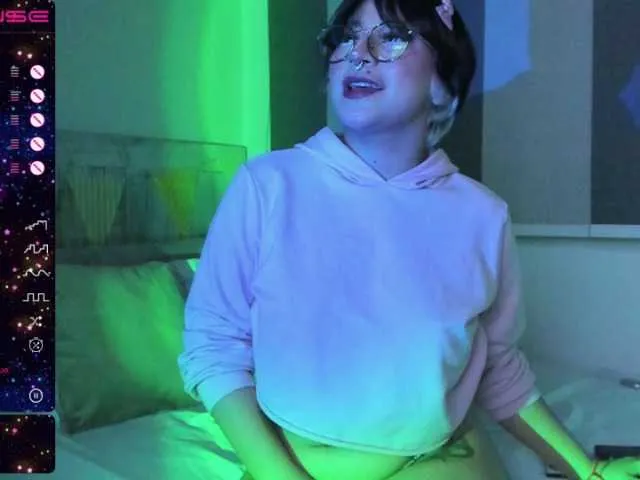 Live sex webcam photo for Lilith-star #274215758