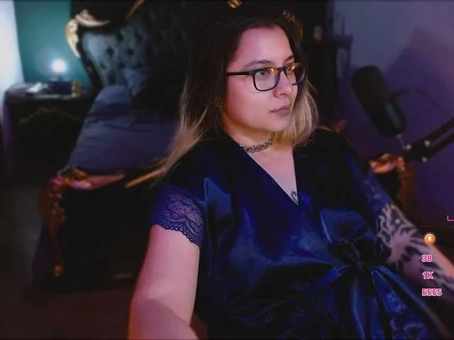 Live sex webcam photo for LilithDark #290990869