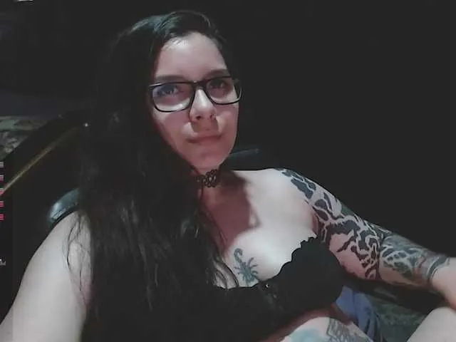 Live sex webcam photo for LilithDark #293394028