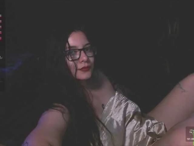 Live sex webcam photo for LilithDark #293577873