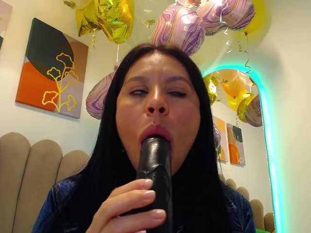 Live sex webcam photo for Lilithmars69 #273883615