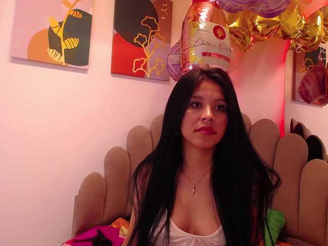 Live sex webcam photo for Lilithmars69 #273918220