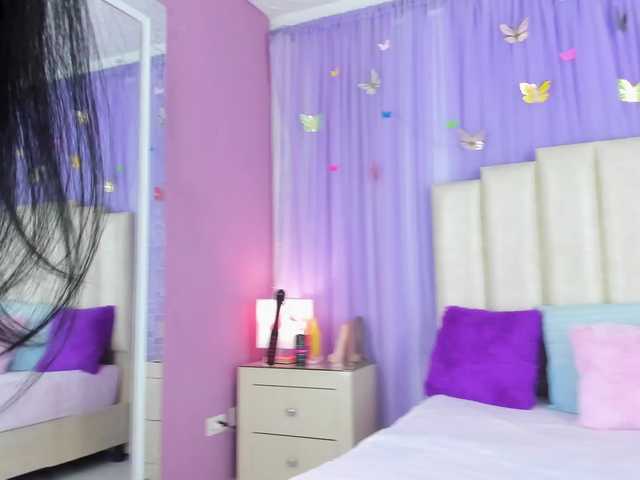 Live sex webcam photo for Lilithmars69 #276086205