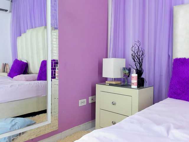 Live sex webcam photo for Lilithmars69 #276995982