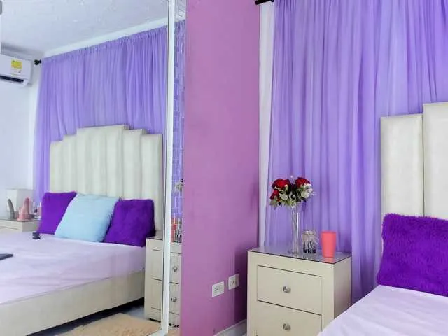 Live sex webcam photo for Lilithmars69 #278029972