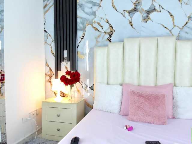 Live sex webcam photo for Lilithmars69 #290359185