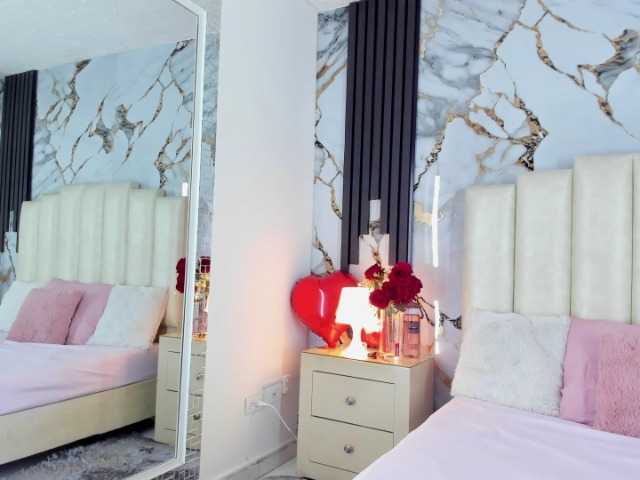 Live sex webcam photo for Lilithmars69 #290599151