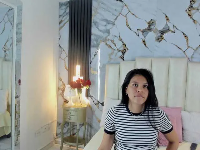 Live sex webcam photo for Lilithmars69 #292079452