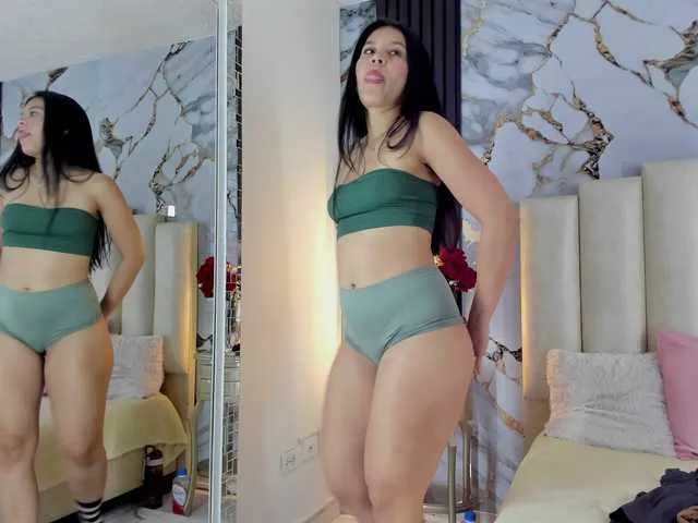 Live sex webcam photo for Lilithmars69 #292233796