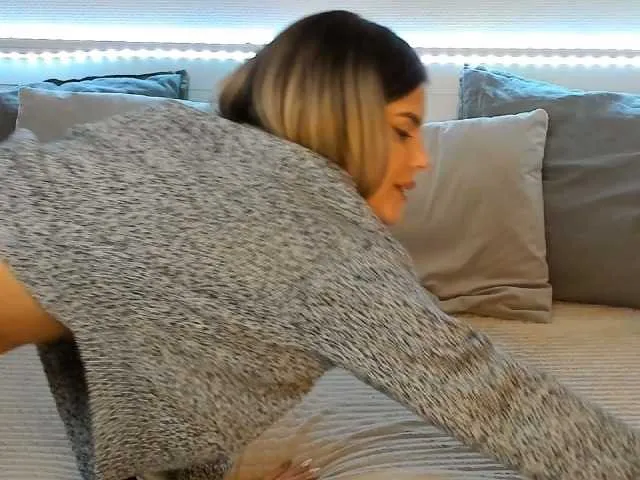 Live sex webcam photo for LillianShineX #277064305